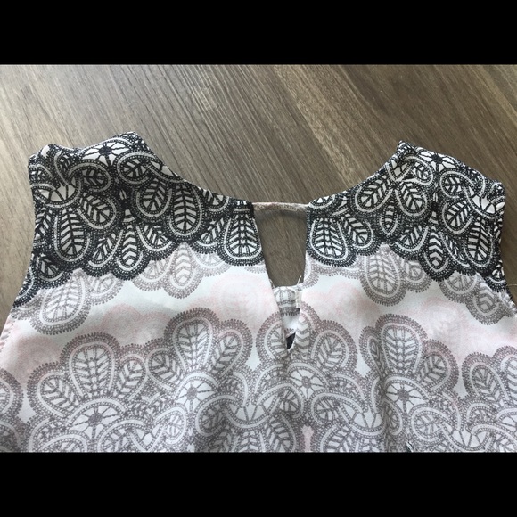 Women’s Light Pink, Gray, & Black Tank Top Size M - Picture 4 of 8